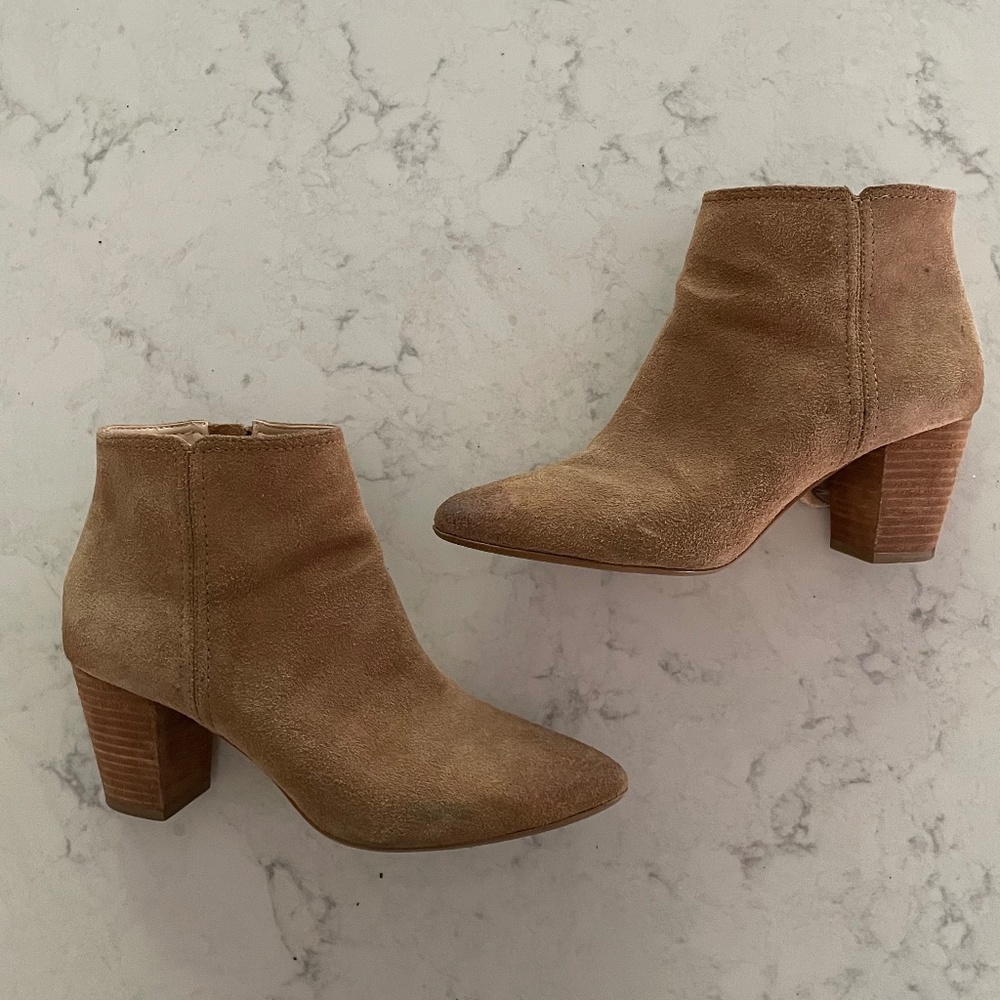 Banana Republic Women's Suede Boot SZ 7